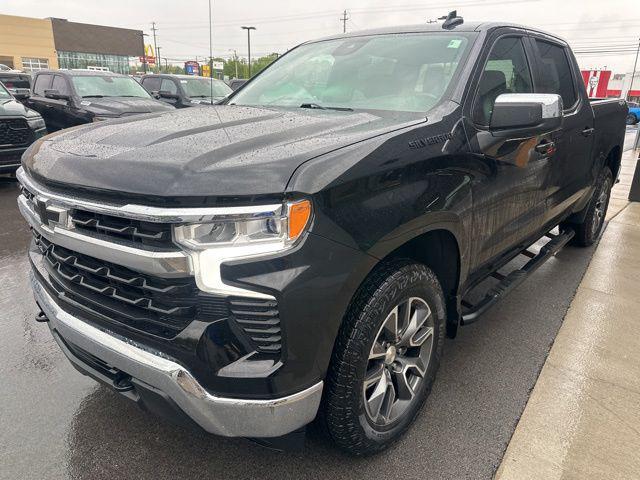 2022 Chevrolet Silverado 1500 4WD Crew Cab Short Bed LT with 2FL