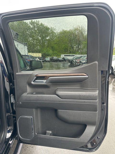 2022 Chevrolet Silverado 1500 4WD Crew Cab Short Bed LT with 2FL