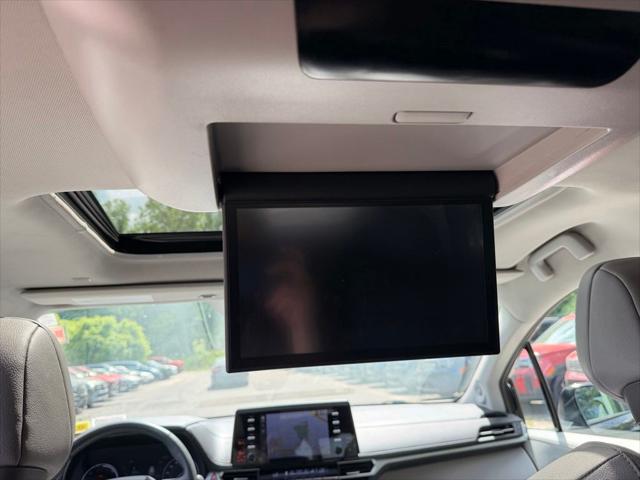 2022 Toyota Sienna Limited
