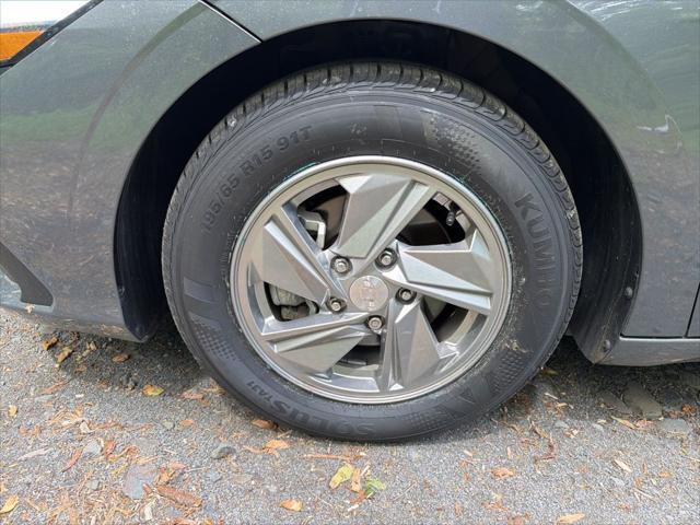 2024 Hyundai Elantra SE