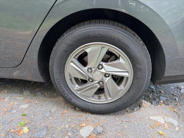 2024 Hyundai Elantra SE
