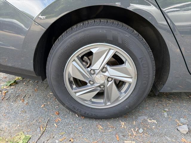 2024 Hyundai Elantra SE