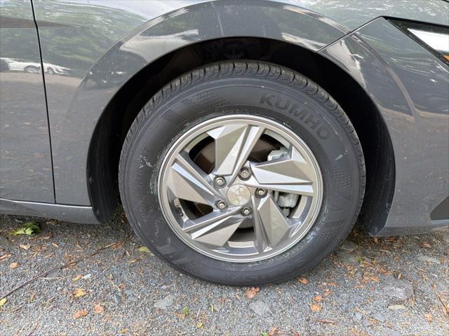 2024 Hyundai Elantra SE