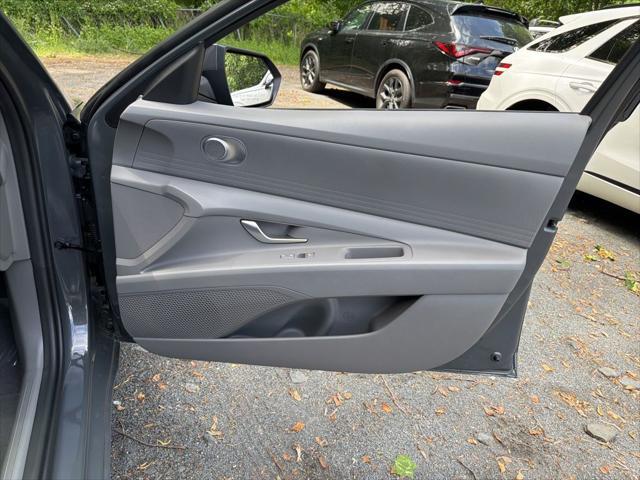 2024 Hyundai Elantra SE