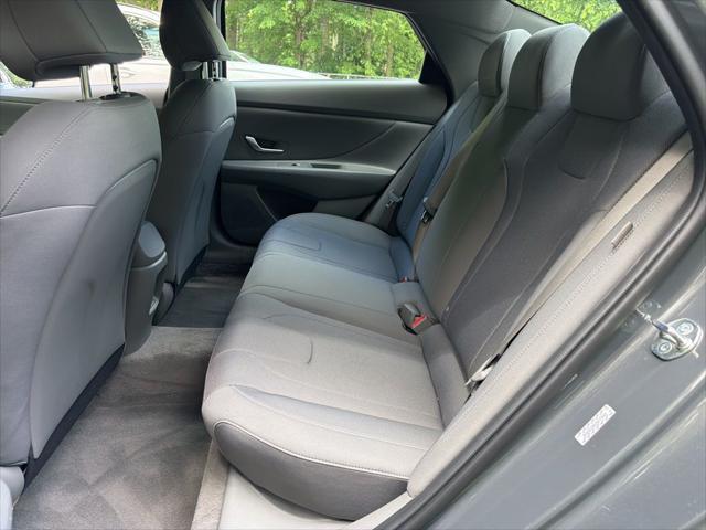 2024 Hyundai Elantra SE