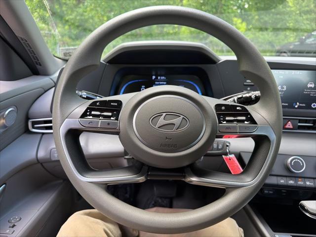 2024 Hyundai Elantra SE