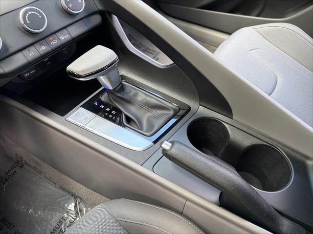 2024 Hyundai Elantra SE