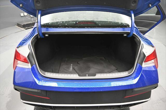 2024 Hyundai Elantra SE