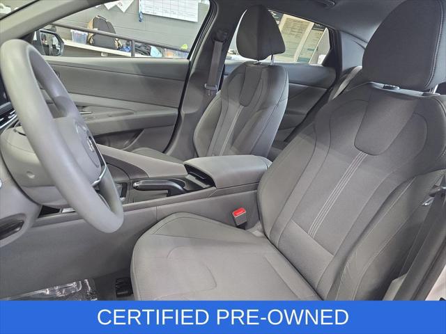 2025 Hyundai Elantra SE