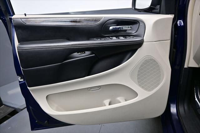 2012 Chrysler Town & Country Touring-L