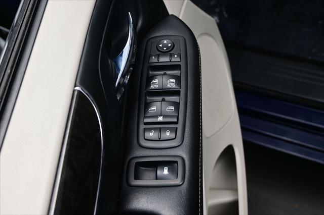 2012 Chrysler Town & Country Touring-L