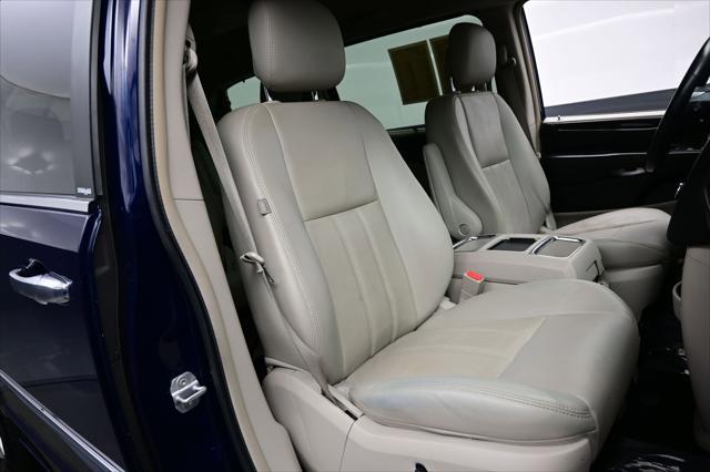 2012 Chrysler Town & Country Touring-L