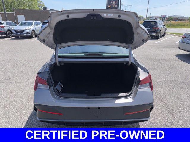 2024 Hyundai Elantra SE