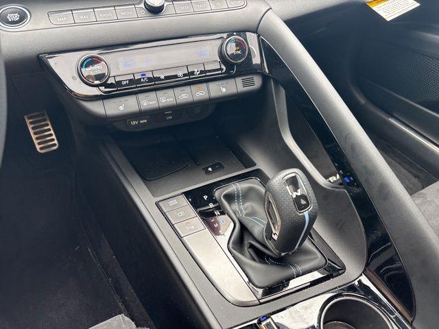 2025 Hyundai Elantra Base