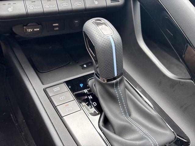 2025 Hyundai Elantra Base