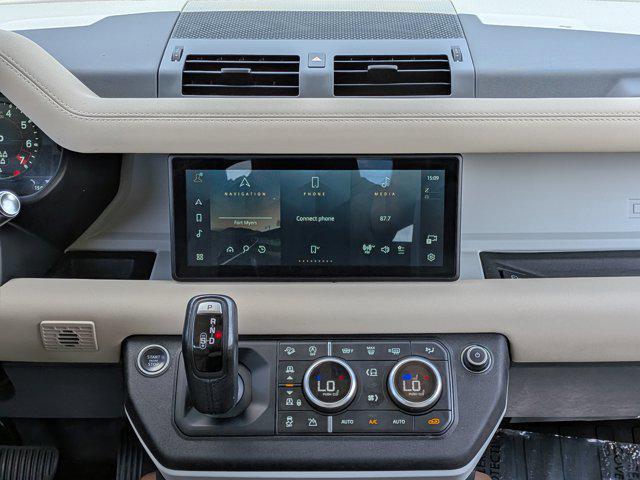 2022 Land Rover Defender 110 SE