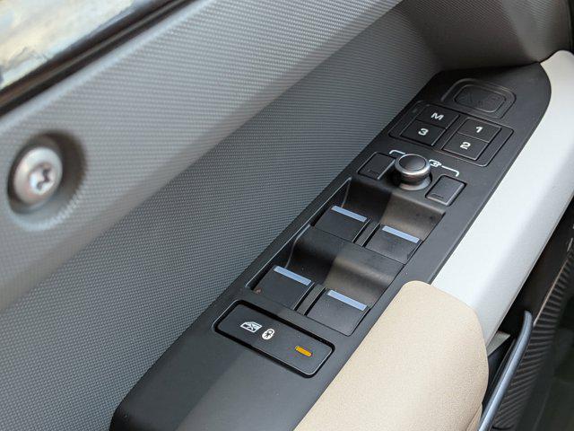 2022 Land Rover Defender 110 SE