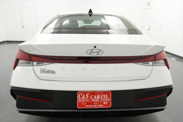 2024 Hyundai Elantra SE