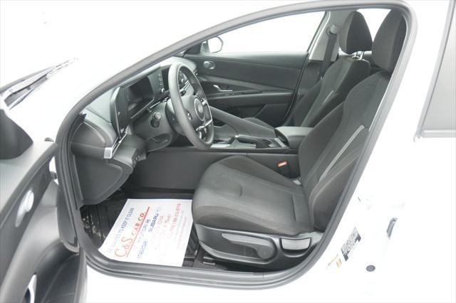 2024 Hyundai Elantra SE