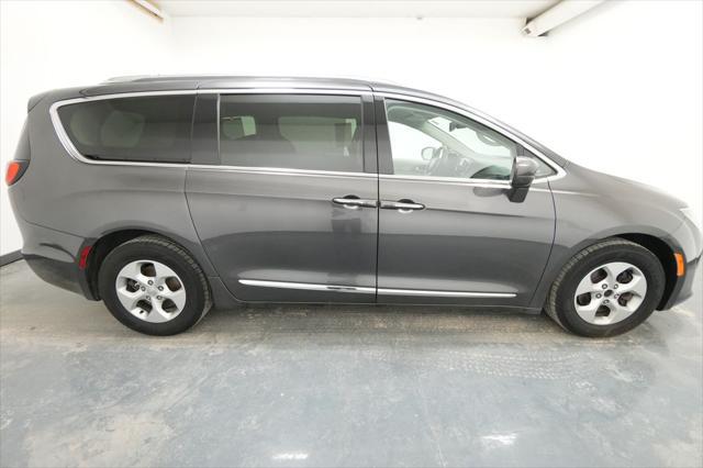 2017 Chrysler Pacifica Touring-L Plus