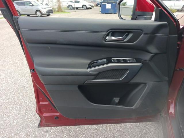 2025 Nissan Pathfinder SL FWD
