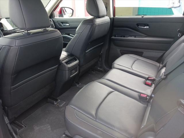 2025 Nissan Pathfinder SL FWD