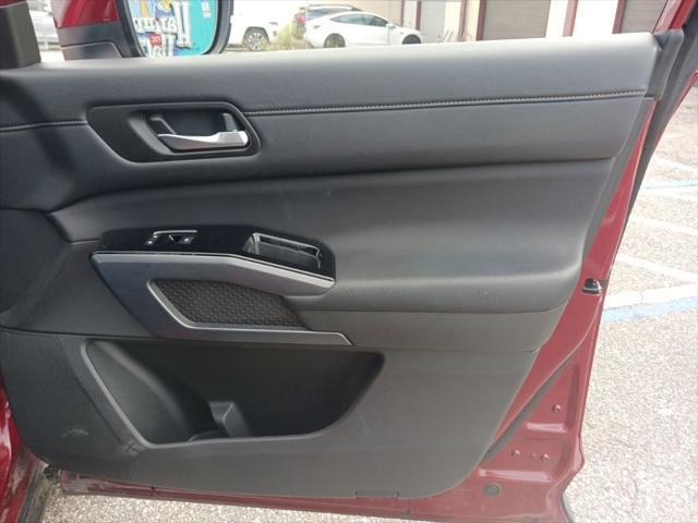 2025 Nissan Pathfinder SL FWD