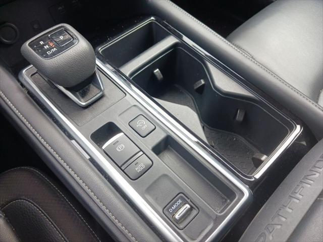 2025 Nissan Pathfinder SL FWD