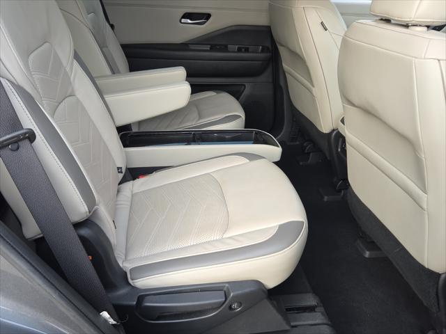 2022 Nissan Pathfinder Platinum 2WD