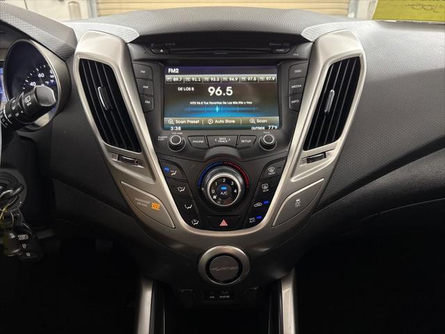 2013 Hyundai Veloster Base w/Black