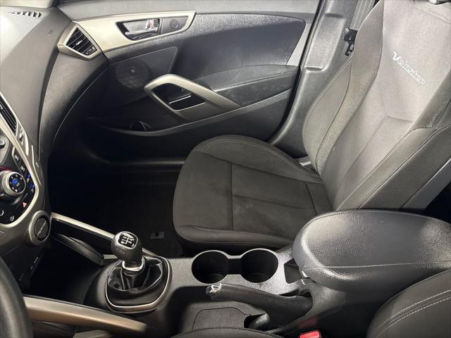 2013 Hyundai Veloster Base w/Black