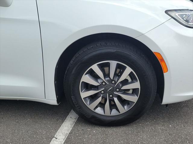 2022 Chrysler Pacifica Hybrid Touring L