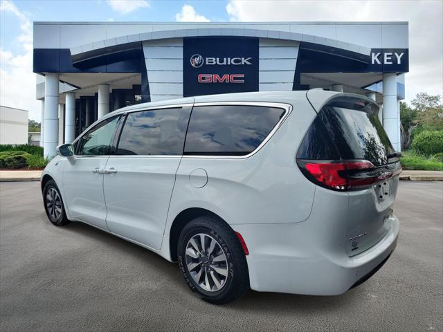 2022 Chrysler Pacifica Hybrid Touring L