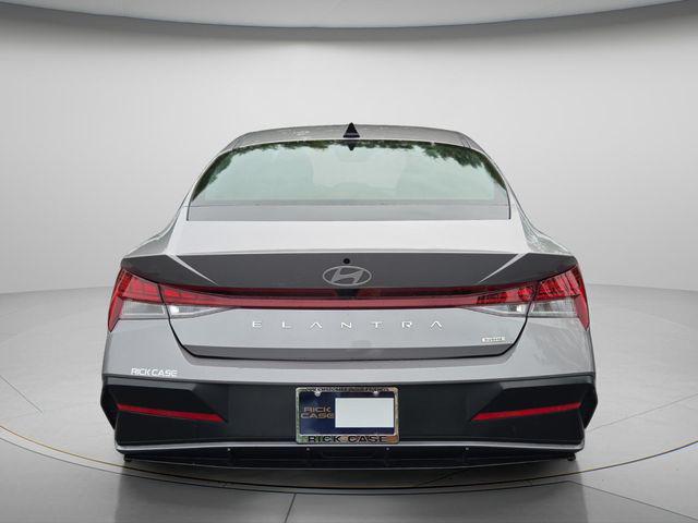 2025 Hyundai Elantra Hybrid Limited