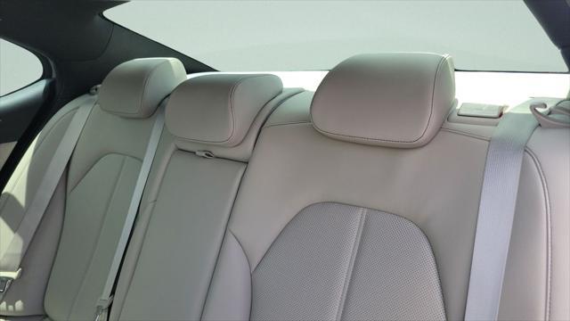 2023 Genesis G70 2.0T RWD