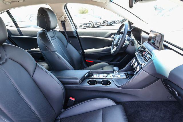 2022 Genesis G70 2.0T RWD
