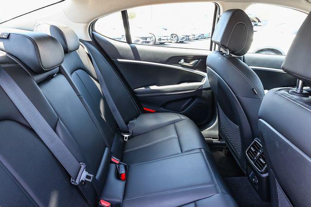 2022 Genesis G70 2.0T RWD