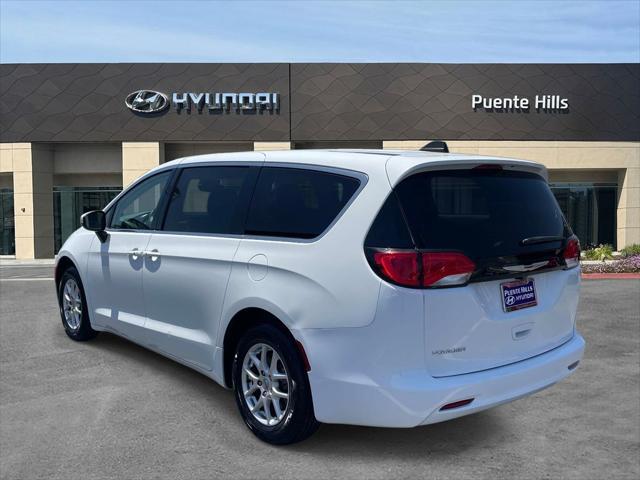 2023 Chrysler Voyager LX