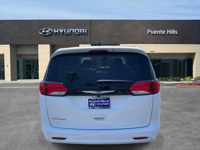 2023 Chrysler Voyager LX