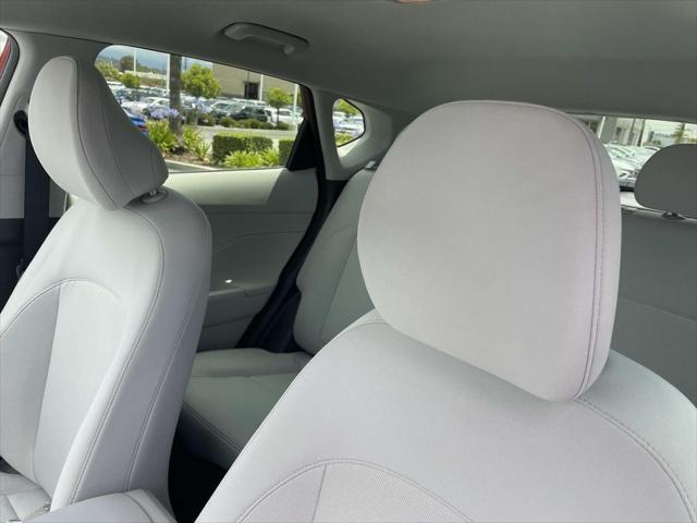 2025 Hyundai Kona SE