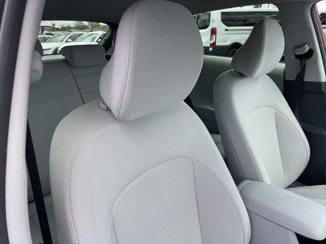 2025 Hyundai Kona SE