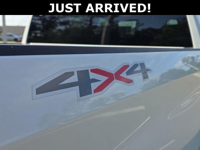 2024 Chevrolet Silverado 1500 4WD Crew Cab Short Bed Custom