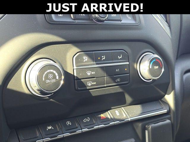 2024 Chevrolet Silverado 1500 4WD Crew Cab Short Bed Custom