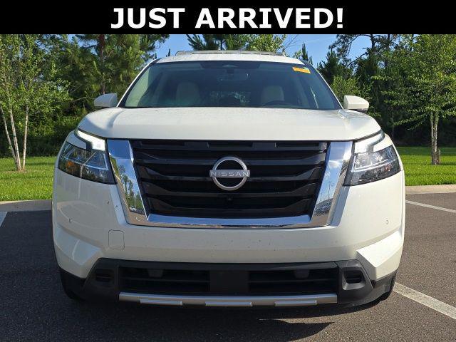2023 Nissan Pathfinder SL 4WD