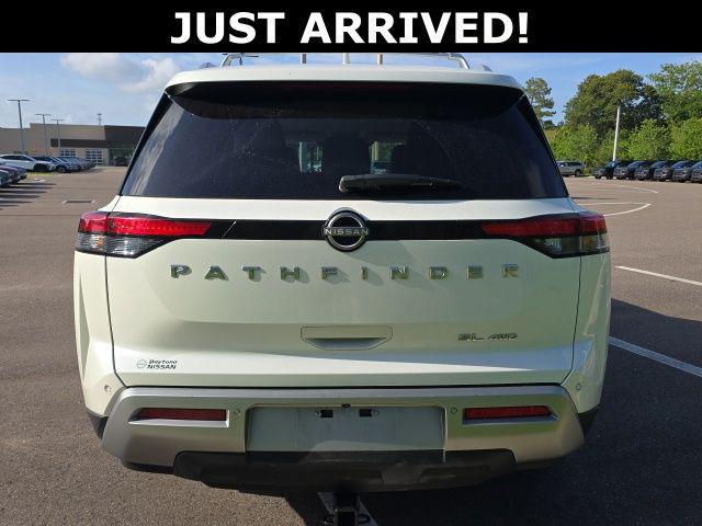 2023 Nissan Pathfinder SL 4WD