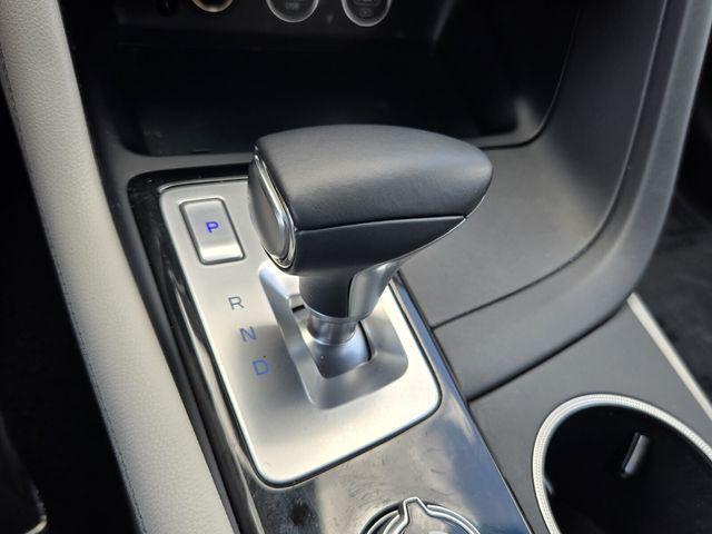 2023 Genesis G70 2.0T RWD