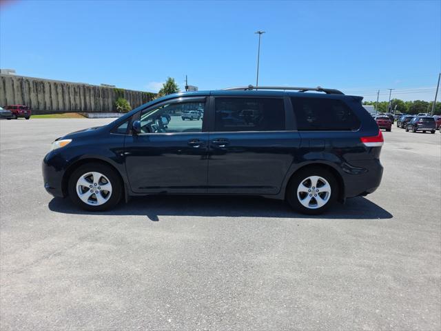 2012 Toyota Sienna LE V6 8 Passenger