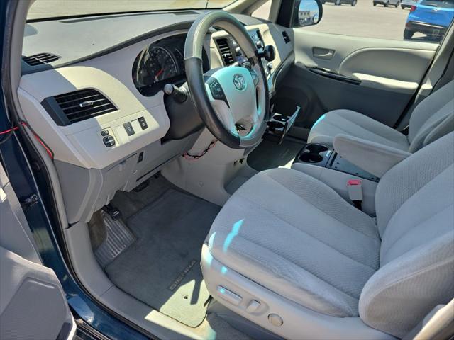 2012 Toyota Sienna LE V6 8 Passenger