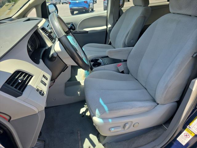 2012 Toyota Sienna LE V6 8 Passenger