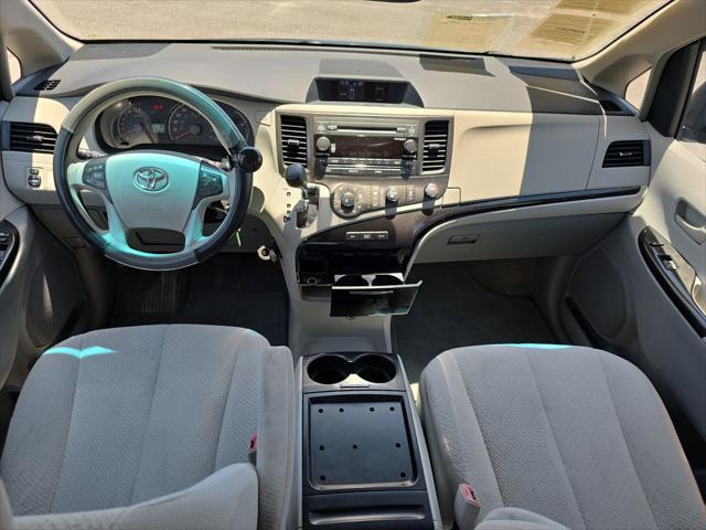 2012 Toyota Sienna LE V6 8 Passenger
